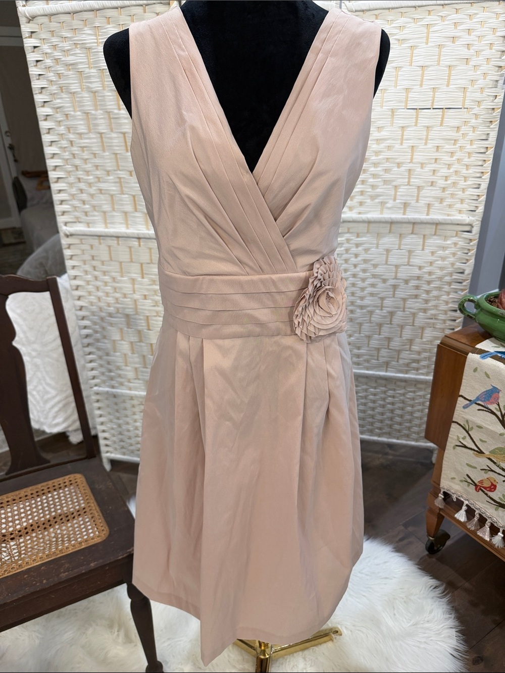 Julian Taylor Soft Blush Pink V-Neck Midi Dress with Rosette Waist